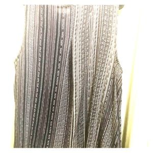 Sleeveless patterned top.